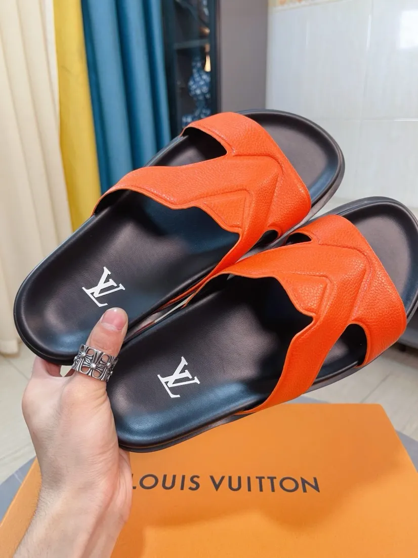Men's shoes💰300🌹🌹【LV】Multi-color new men's slippers, original top-quality version, original special cowhide with pebbled embossing➕sheepskin on the inner and side, non-slip combination sole, more stable walking, more comfortable and lightweight, high-end and generous, size: 38~44